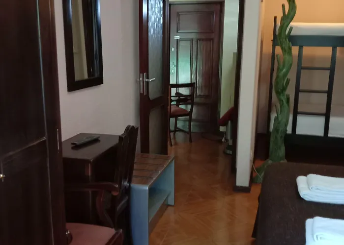 Πανσιόν Faria Guimares Centro 3*